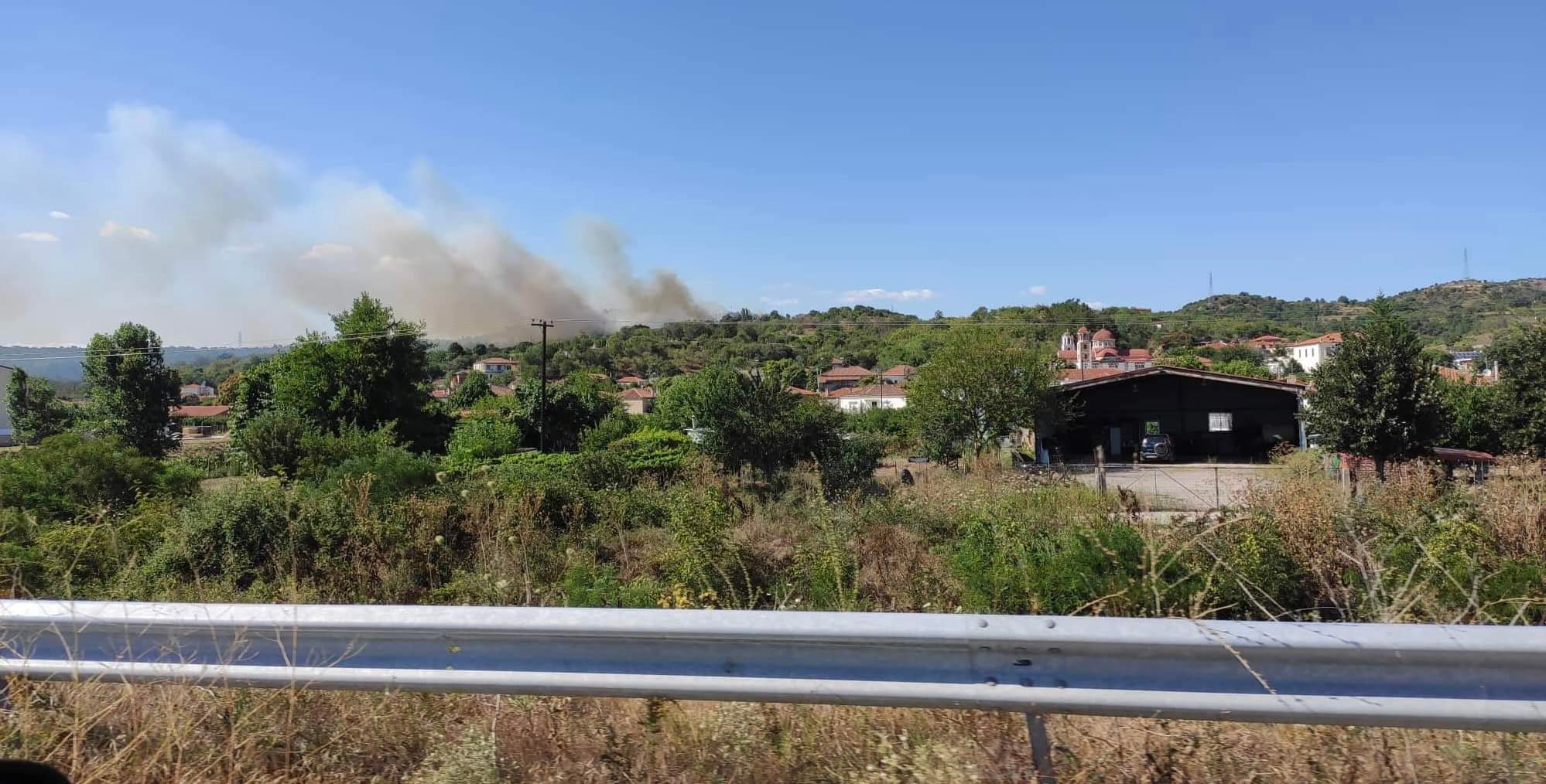 Πυρκαγιά σε εξέλιξη στην περιοχή Λάβαρα Σουφλί (Φωτό)
