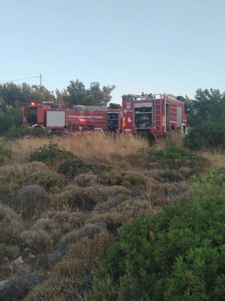 Διπλό περιστατικό πυρκαγιάς έθεσε σε πλήρη κινητοποίηση την Πυροσβεστική Υπηρεσία Ρόδου