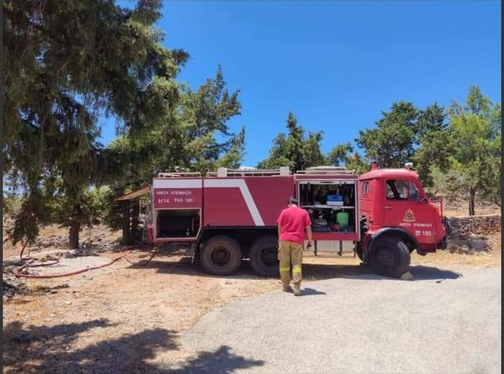 Πυρκαγιά σε χορτολιβαδική έκταση στην Κάλυμνο (Φωτό)