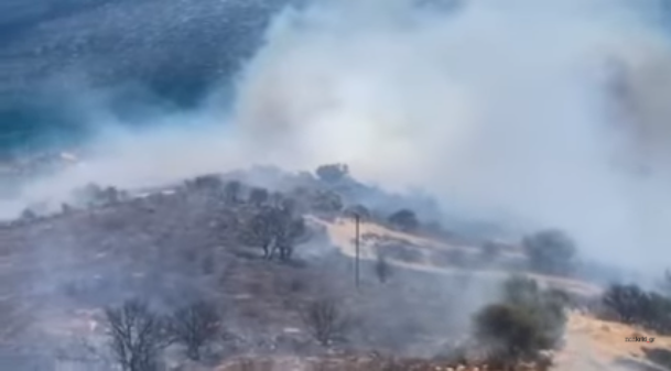 Σε εξέλιξη πυρκαγιά σε χορτολιβαδική έκταση στο Ρέθυμνο (Φωτό)