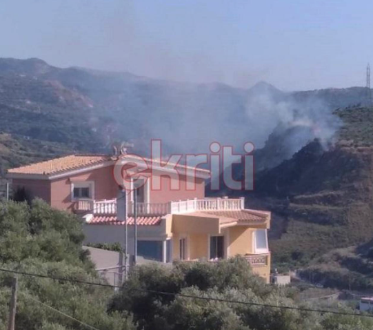 Πυρκαγιά σε αγροτοδασική έκταση στην περιοχή του Κορακοβουνίου Ηρακλείου (Φωτό)
