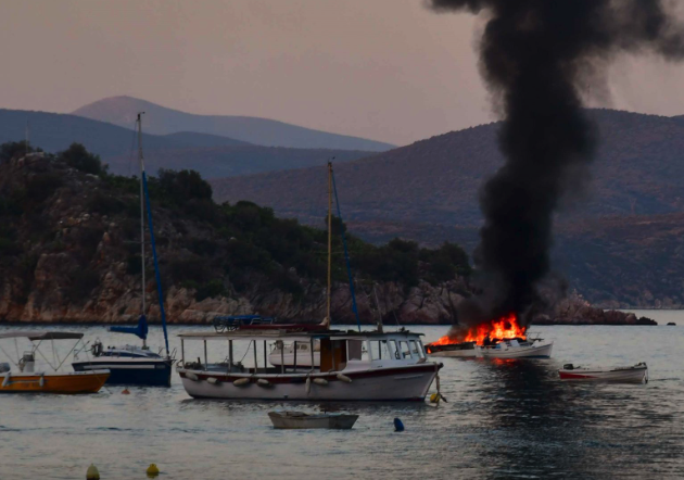 Έκρηξη σε σκάφος στο Τολό με δυο γυναίκες τραυματίες (Φωτό)