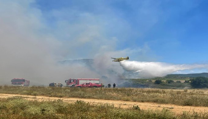 Ενισχύθηκαν οι πυροσβεστικές δυνάμεις στον Έβρο - Οι πολύ δυνατοί άνεμοι δυσχεραίνουν την κατάσβεση