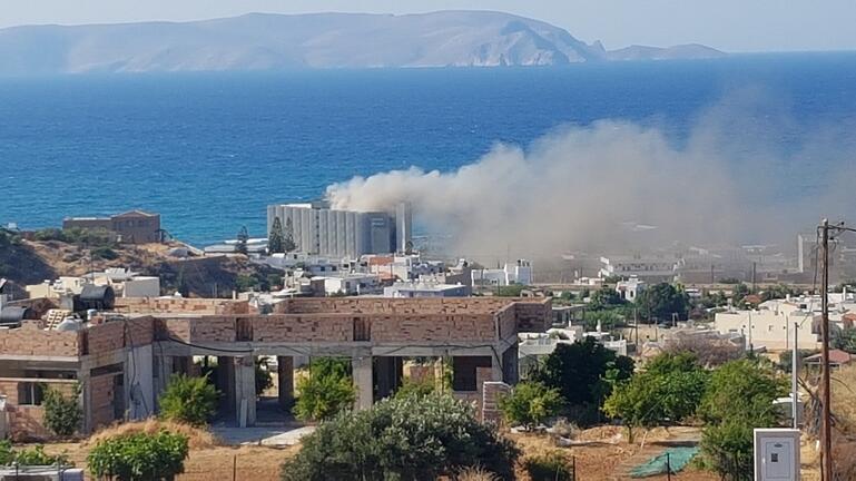 Ηράκλειο Κρήτης: Μεγάλη πυρκαγιά σε ξενοδοχείο στο Κοκκίνη Χάνι (Φωτό)