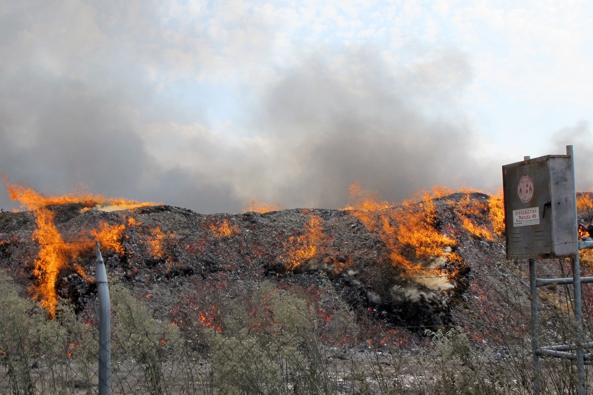 Πυρκαγιά σε χαμηλή βλάστηση στην περιοχή Μόρια Λέσβου