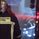Τραυματίστηκε πυροσβέστης σε σοβαρό τροχαίο στη Λ. Μαραθώνος
