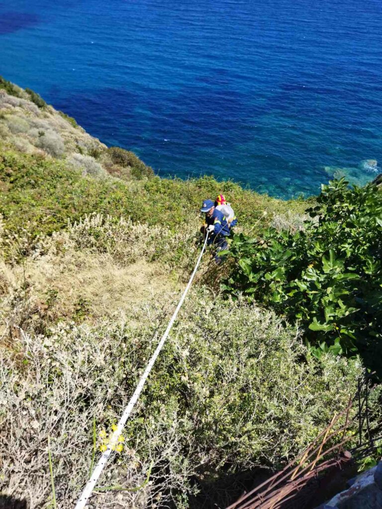 Σκόπελος: Επιχείρηση για την μεταφορά περιπατητή σε ασφαλές σημείο (Φωτό)