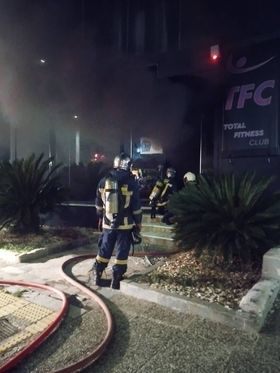 Πυρκαγιά σε γυμναστήριο επί της οδού Φιλαδελφείας στις Αχαρνές Αττικής (Φωτό)