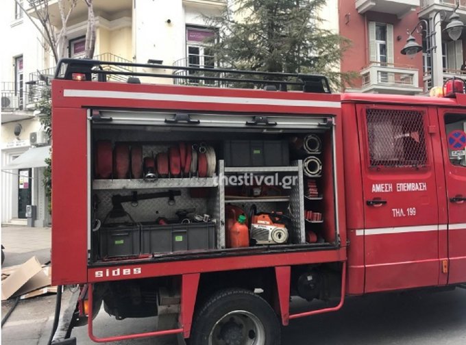 Πυρκαγιά σε σπίτι έξω από τη Θεσσαλονίκη – Έπεσε κεραυνός στη σκεπή