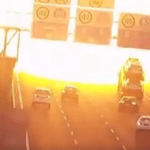 Τρομακτική έκρηξη σε αυτοκινητόδρομο – Ωστικό κύμα καλύπτει τα πάντα