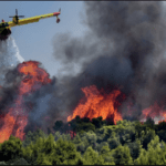 Σε εξέλιξη μεγάλη πυρκαγιά σε δασική έκταση στον Σχίνο Μεσσηνίας