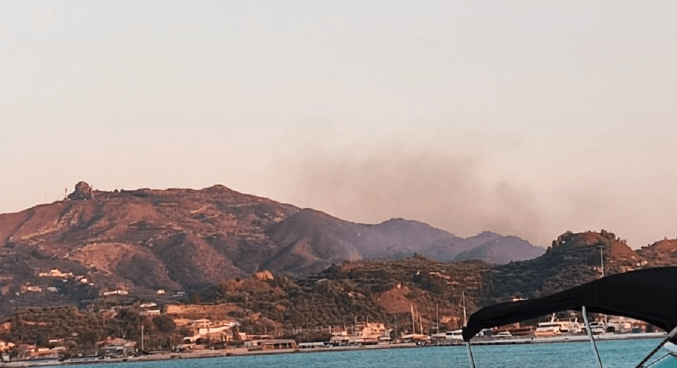 Πυρκαγιά σε δασική έκταση στο Αργάσι Ζακύνθου (Φωτό)