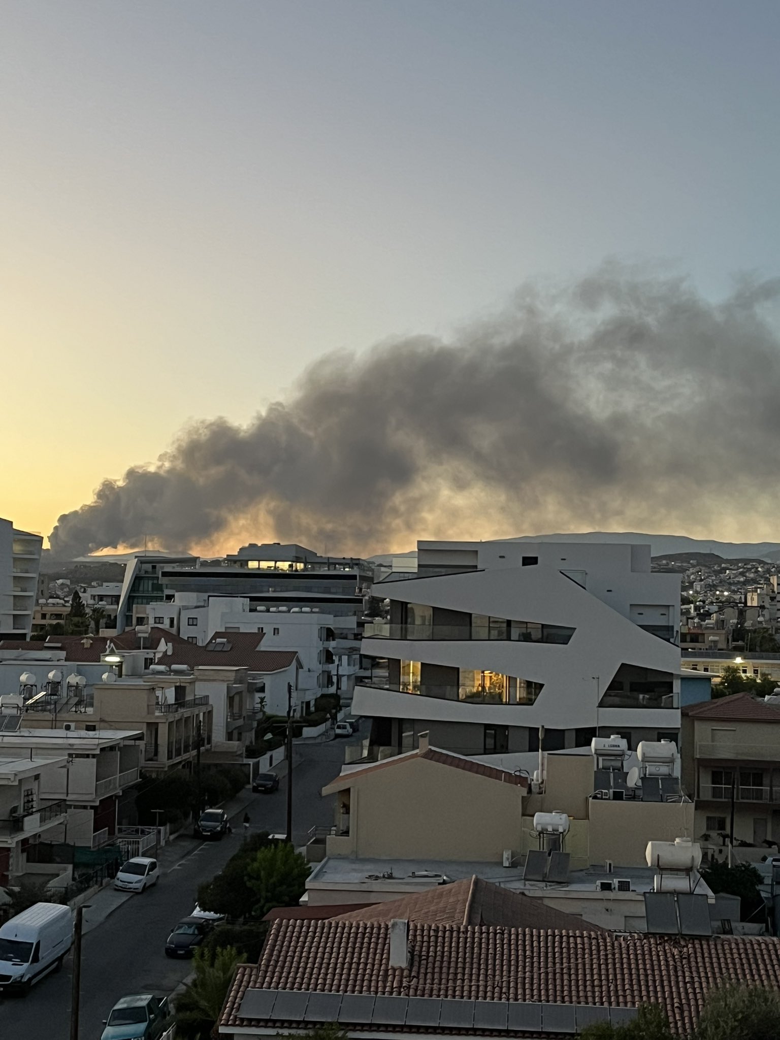 Κύπρος: Πυρκαγιά σε δύσβατη περιοχή στην Λεμεσό (Φωτό)