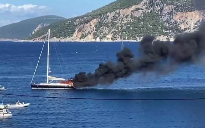 Πυρκαγιά σε ιστιοφόρο σκάφος στο Φισκάρδο της Κεφαλονιάς