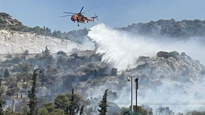 Πυρκαγιά σε χορτολιβαδική έκταση στον οικισμό Αγία Γουργή Κέρκυρας (Βίντεο)