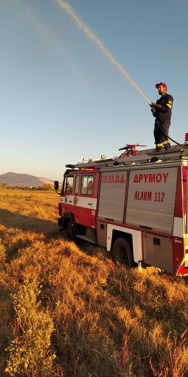 Πυρκαγιά σε ξηρά χόρτα και καλάμια στο Πετρωτό Θεσσαλονίκης (Φωτό)