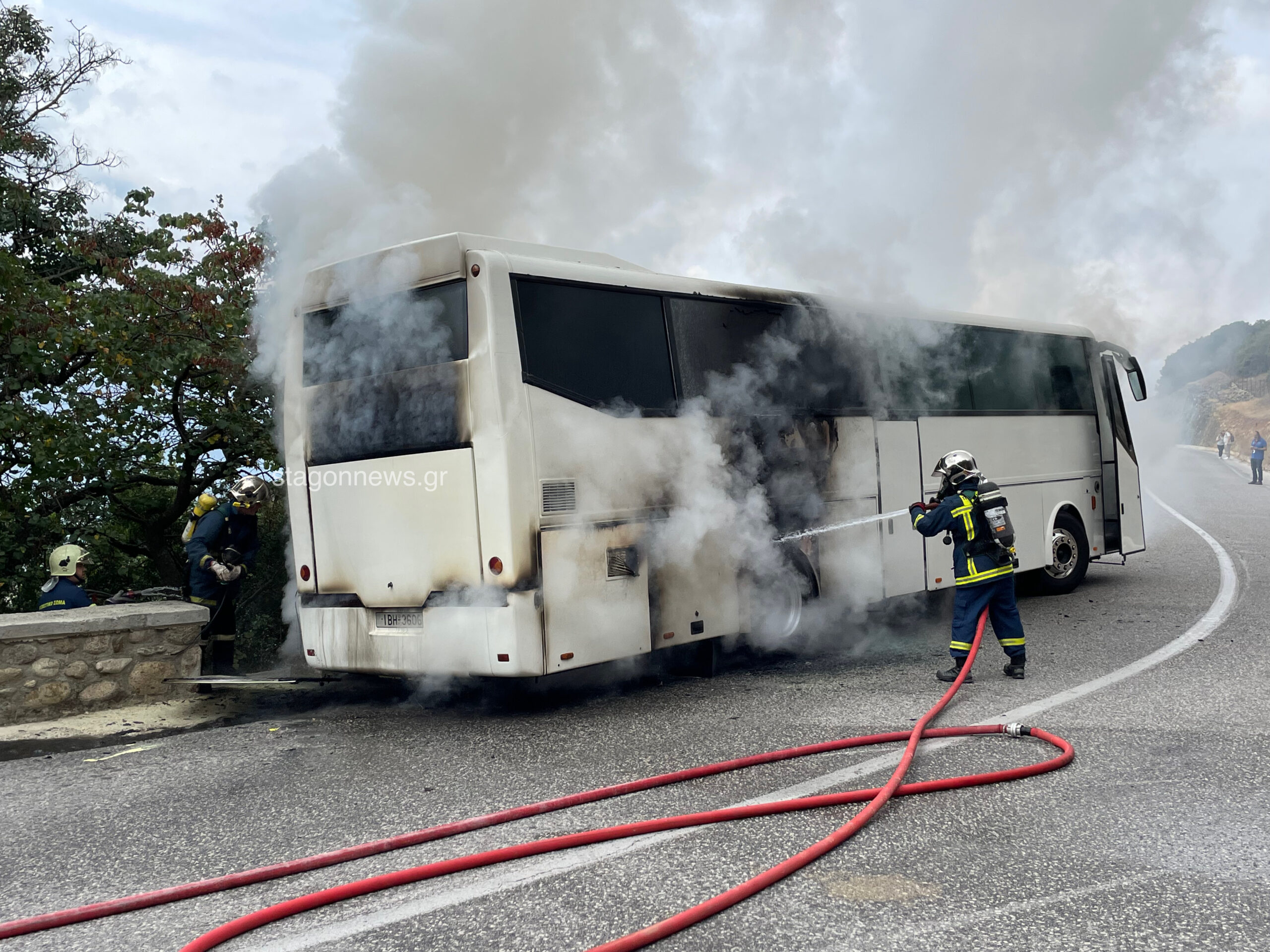 Πυρκαγιά σε λεωφορείο στα Μετέωρα πλησίον της Μονής Μονής Αγίου Στεφάνου