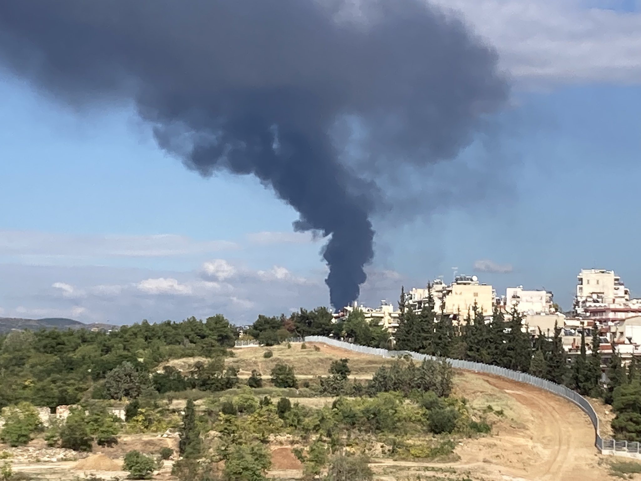 Πυρκαγιά σε αποθηκευτικό χώρο στο Ωραιόκαστρο Θεσσαλονίκη (Φωτό)