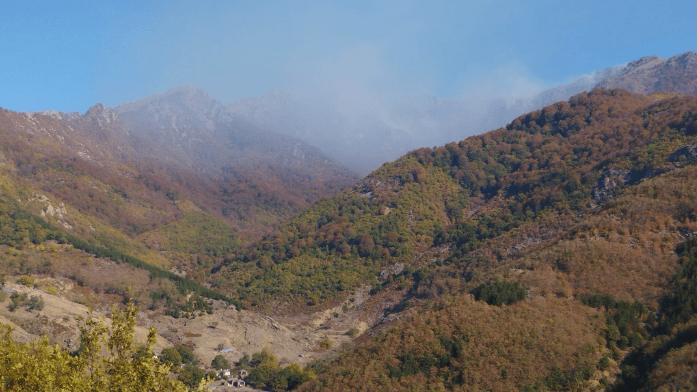 Σε εξέλιξη η πυρκαγιά για δεύτερη μέρα στο Παπίκιο στη Ροδόπη