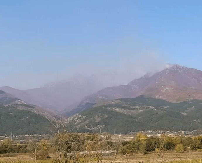 Συνεχίζεται για 10η μέρα η πυρκαγιά στο Παπίκιο Όρος