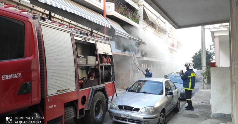 Πυρκαγιά σε διαμέρισμα πρώτου ορόφου σε πολυκατοικία στη Λάρισα (Φωτό)