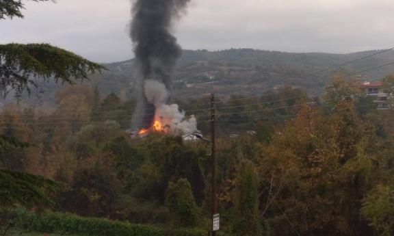 Πυρκαγιά σε συνεργείο αυτοκινήτων στην Έδεσσα (Φωτό)