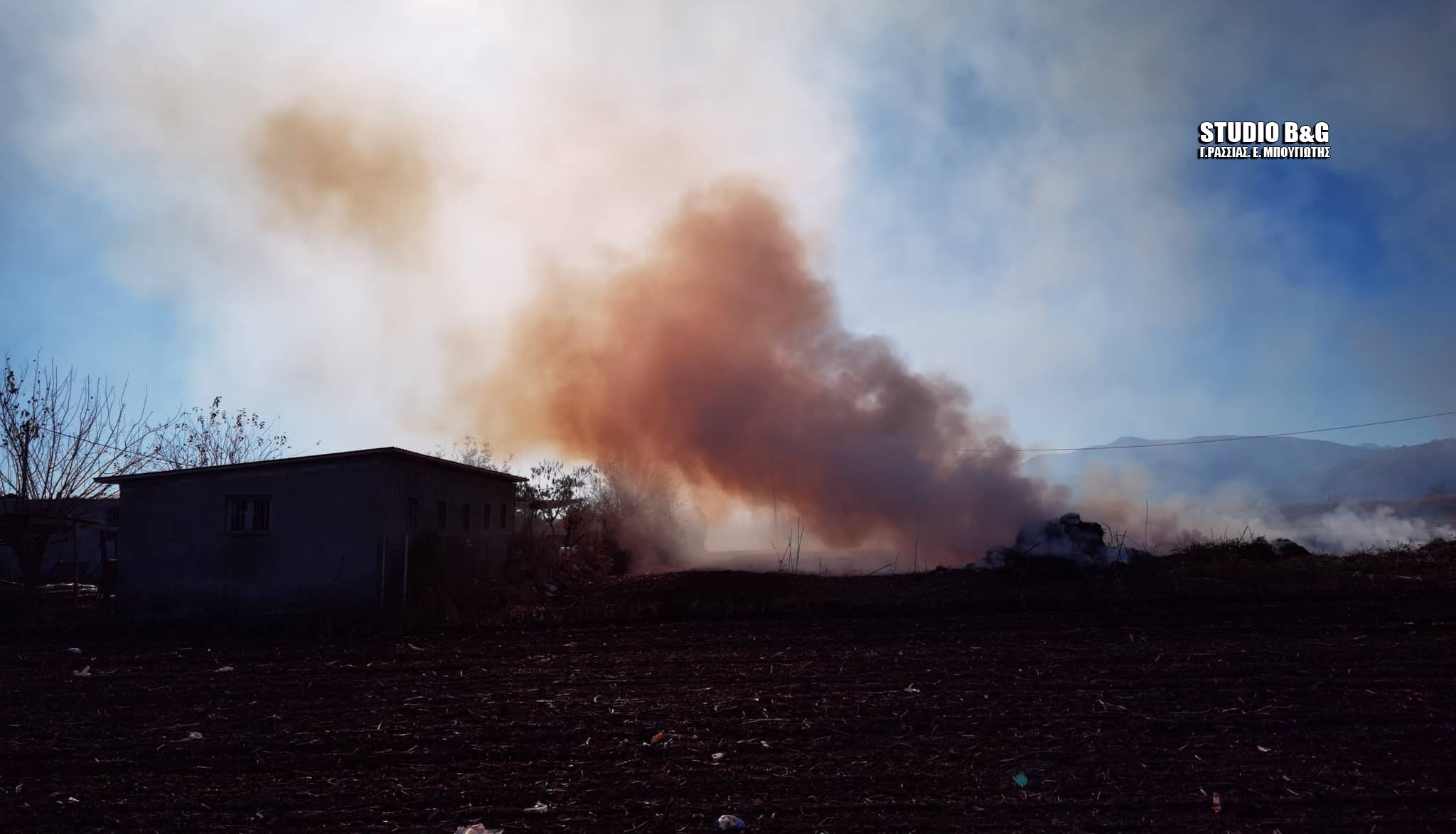Πυρκαγιά σε ξερά χόρτα και καλάμια στο Τημένιο Άργους (Φωτό)