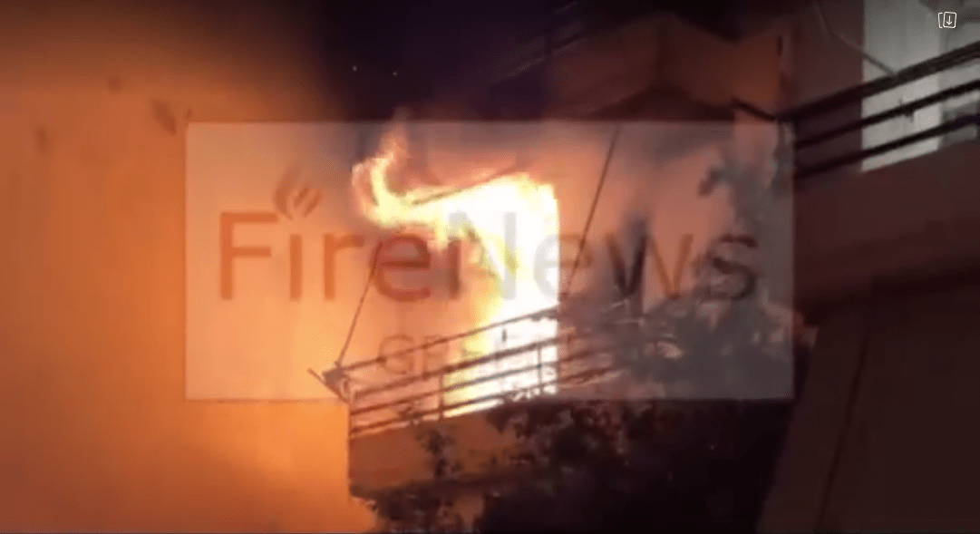Πυρκαγιά σε διαμέρισμα τρίτου ορόφου επί της οδού Ανατολικής Ρωμυλίας στην Άνω Γλυφάδα (Βίντεο)