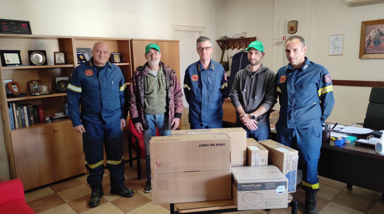 Δωρεά δύο σετ υπολογιστών και ενός ασύρματου εκτυπωτή της Mediterra Α.Ε. στην Πυροσβεστική Υπηρεσία Χίου