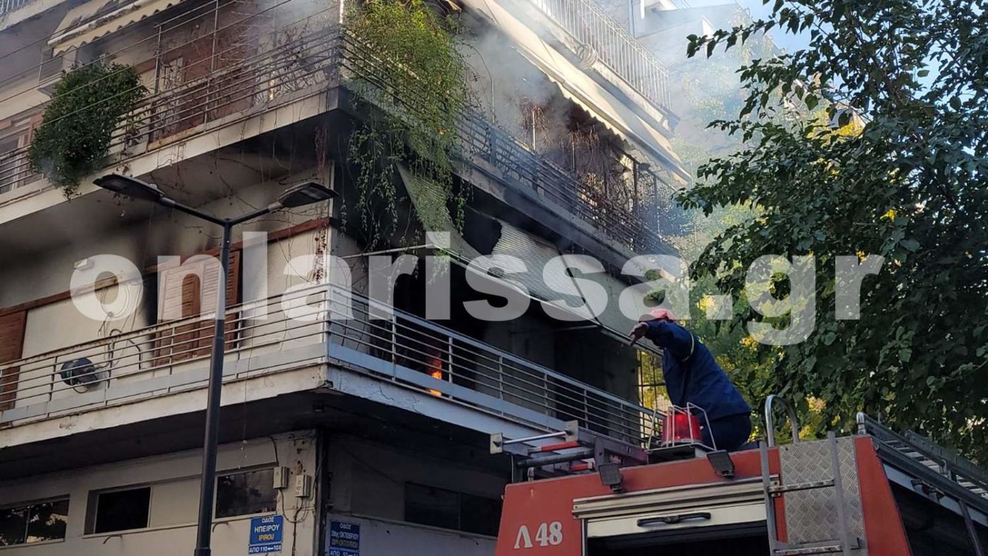 Λάρισα: Πυρκαγιά σε διαμέρισμα στην συμβολή των οδών Ηπείρου και 28ης Οκτωβρίου (Φωτό)