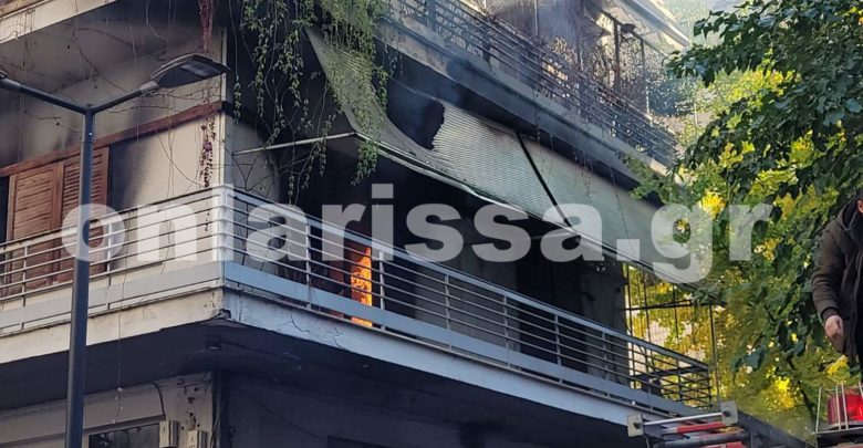 Λάρισα: Πυρκαγιά σε διαμέρισμα στην συμβολή των οδών Ηπείρου και 28ης Οκτωβρίου (Φωτό)