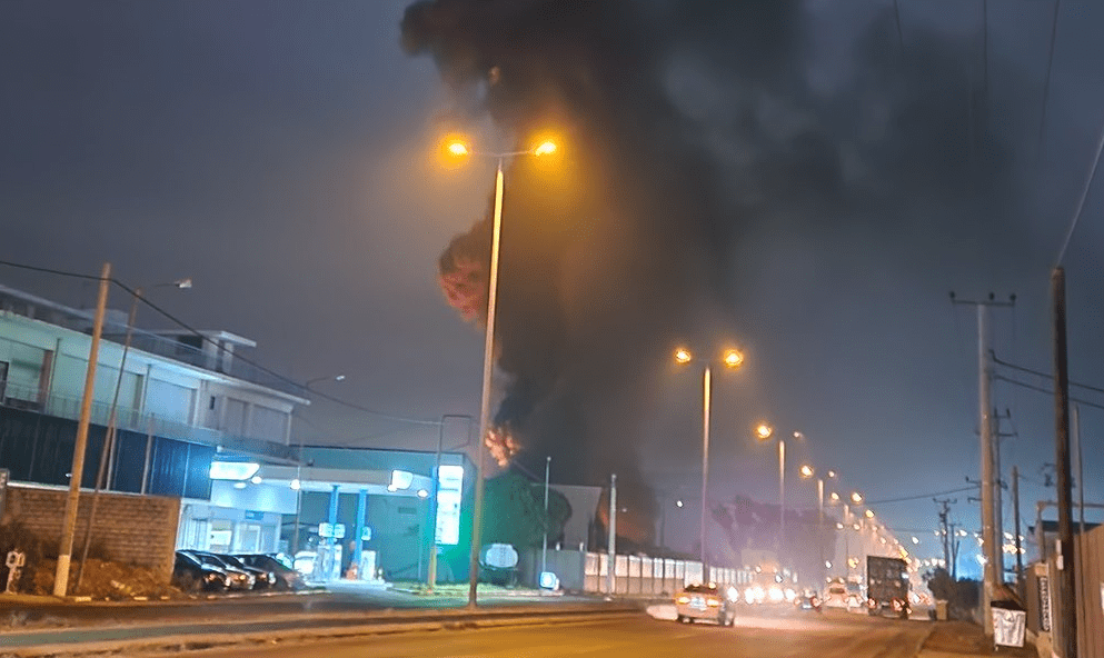 Πυρκαγιά σε εργοστάσιο πολυεστερικών στον Ασπρόπυργο