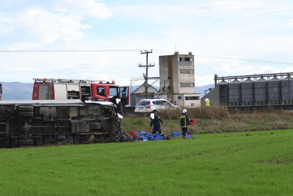 Τροχαίο δυστύχημα στη Λάρισα: Νεκρός ο οδηγός φορτηγού – Ανετράπη το όχημα