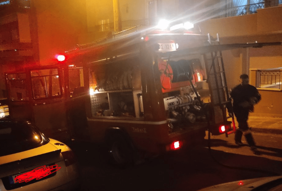 Μικρής έκτασης φωτιά σε καμινάδα τζακιού σε πολυκατοικία στην οδό Θερμοπυλών στην Κοζάνη