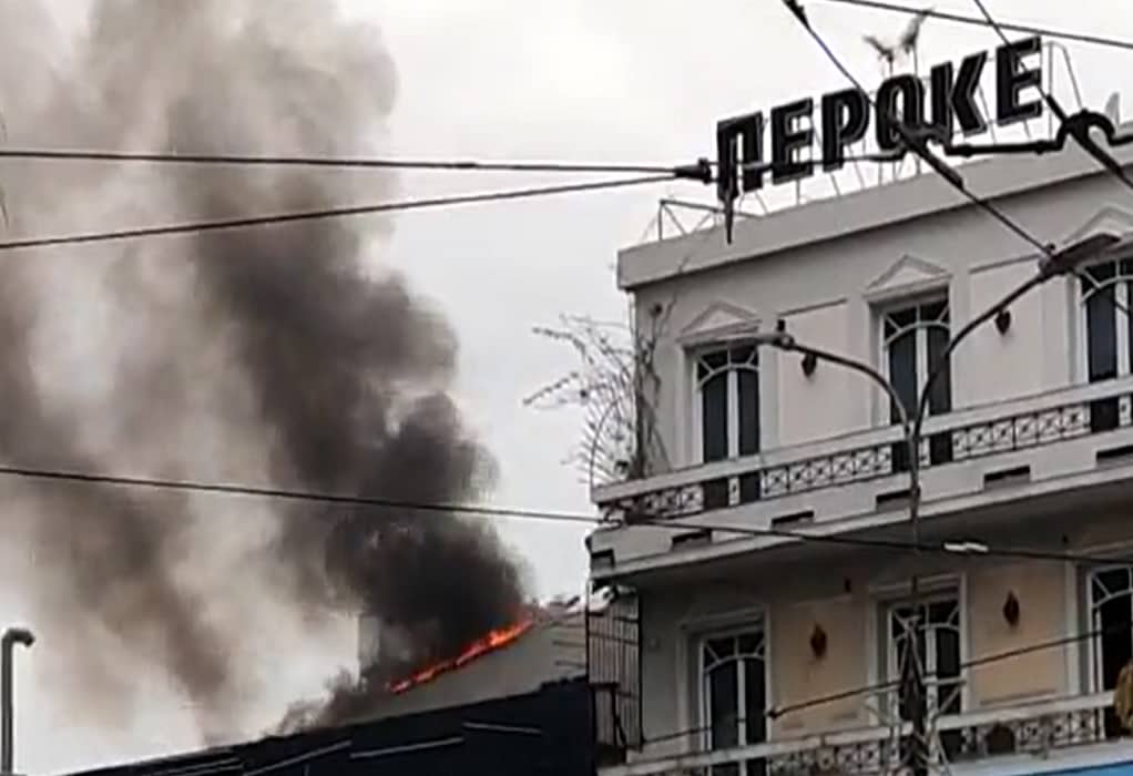 Πυρκαγιά στο θέατρο Περοκέ - Τέθηκε υπό έλεγχο μετά την άμεση επέμβαση της Πυροσβεστικής