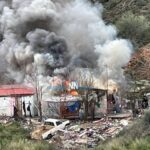 Πυρκαγιά στον οικισμό Ρομά στον χείμαρρο ΣΚΑ στην Ναύπακτο