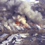 Τεράστια πυρκαγιά στη μάντρα σκραπ σε προάστιο του Σικάγο στις ΗΠΑ