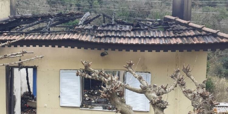 Πυρκαγιά σε διπλοκατοικία στο Θέρμο Αιτωλοακαρνανίας