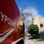 Πυρκαγιά σε εγκαταλελειμμένο κτίριο στα Μέγαρα - Σορός άνδρα εντοπίστηκε