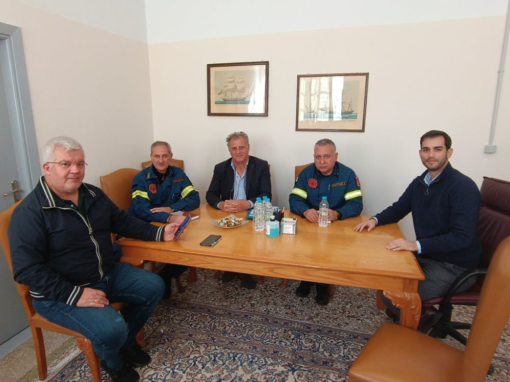 Μεσσηνία: Συνεργασία της Περιφέρειας με το Πυροσβεστικό Σώμα