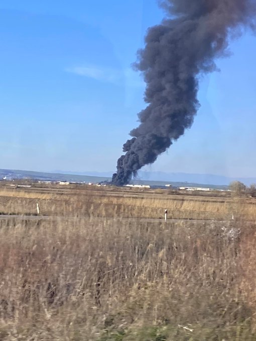 Πυρκαγιά σε εγκαταλελειμμένο εργοστάσιο στη Σίνδο Θεσσαλονίκης