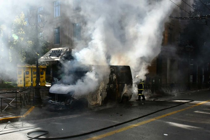 Πυρκαγιά σε όχημα επί της οδού Σταδίου στην Αθήνα