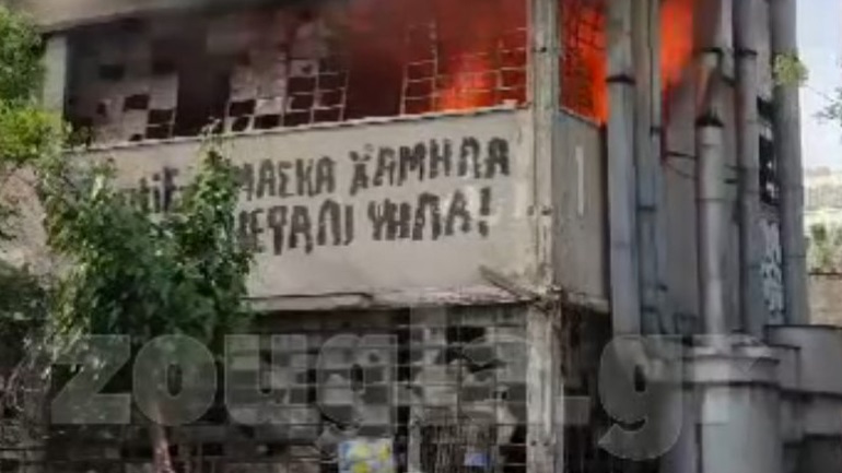 Πυρκαγιά σε χώρο εγκαταλελειμμένου εργοστασίου επί της οδού Αχαρνών στα Άνω Πατήσια