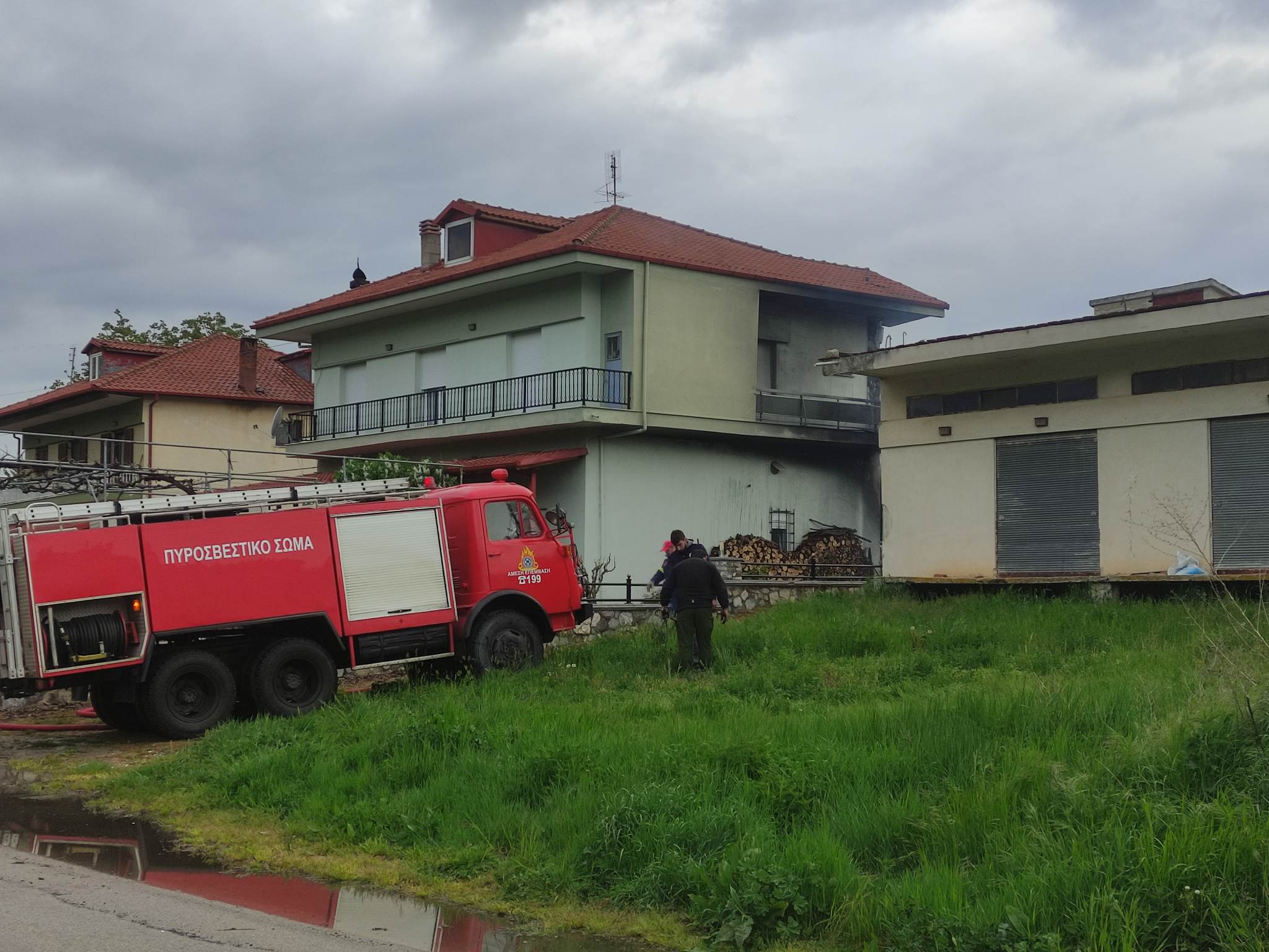 Πυρκαγιά σε αποθηκευτικό χώρο στην περιοχή Μεσόβουνο Κοζάνης