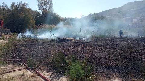 Πυρκαγιά σε χωράφι στην περιοχή του Φοίνικα στην Σύρο