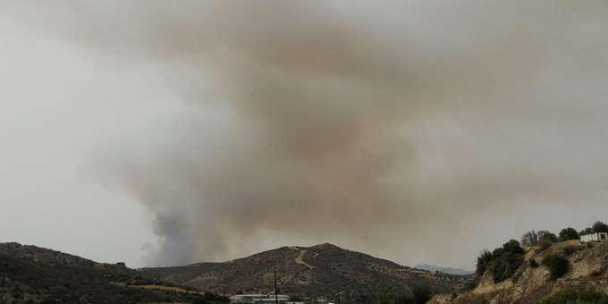 Κύπρος: Πυρκαγιά μεταξύ τριών κοινοτήτων στη Λάρνακα