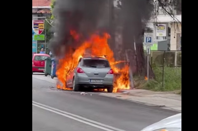 Πυρκαγιά σε Ι.Χ όχημα την Λεωφόρο Κομνηνού 27 Πανόραμα Θεσσαλονίκης