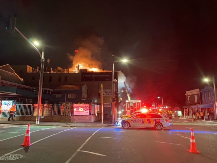 Νέα Ζηλανδία: Τραγωδία με πολλούς νεκρούς από πυρκαγιά σε ξενοδοχείο του Ουέλιγκτον