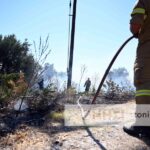 Πυρκαγιά σε ξερά χόρτα στη διασταύρωση Παγανής - Αλυφαντών στην Λέσβο