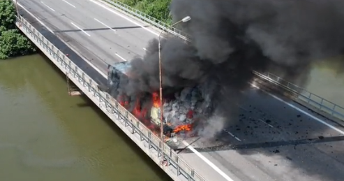 Πυρκαγιά σε φορτηγό στη γέφυρα του Λουδία Θεσσαλονίκης